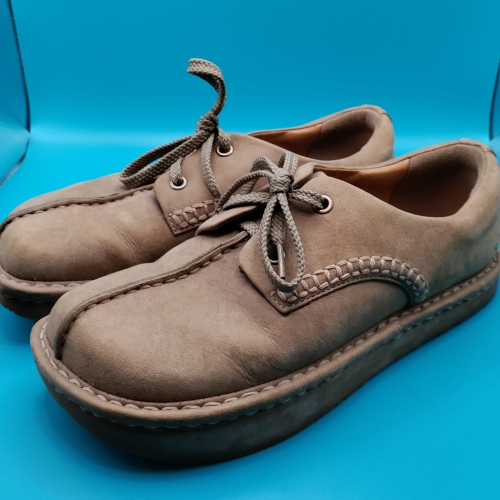 Suede Earth shoes, size 7